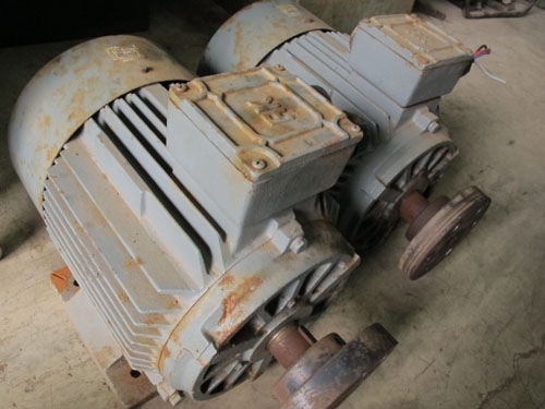 ขายมอเตอร์7แรงครึ่ง ไฟ3เฟสมี2ตัวติดหน้าแปลนปั๊มน้ำ ขายมอเตอร์7แรงครึ่ง ไฟ3เฟสมี2ตัวติดหน้าแปลนปั๊มน้ำ