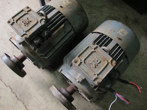 ขายมอเตอร์7แรงครึ่ง ไฟ3เฟสมี2ตัวติดหน้าแปลนปั๊มน้ำ