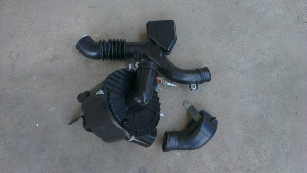 หม้อกรองอากาศพร้อมท่อข้าม Isuzu Dragon Eye 3.0 Di หม้อกรองอากาศพร้อมท่อข้าม Isuzu Dragon Eye 3.0 Di