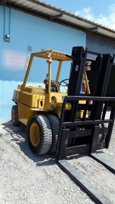 โคมัทสุ FD40 ขนาดยก 4 ตัน เสา 4.5เมตร งายาว 2 เมตร ดีเซล ยาง 90 \% เกียธรนมดา 2 สปีด พร้อมใช้ครับ