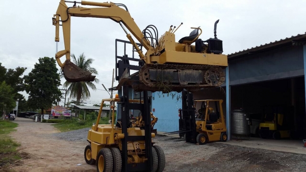 โคมัทสุ FD40 ขนาดยก 4 ตัน เสา 4.5เมตร งายาว 2 เมตร ดีเซล ยาง 90 \% เกียธรนมดา 2 สปีด พร้อมใช้ครับ โคมัทสุ FD40 ขนาดยก 4 ตัน เสา 4.5เมตร งายาว 2 เมตร ดีเซล ยาง 90 \% เกียธรนมดา 2 สปีด พร้อมใช้ครับ