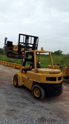 โคมัทสุ FD40 ขนาดยก 4 ตัน เสา 4.5เมตร งายาว 2 เมตร ดีเซล ยาง 90 \% เกียธรนมดา 2 สปีด พร้อมใช้ครับ โคมัทสุ FD40 ขนาดยก 4 ตัน เสา 4.5เมตร งายาว 2 เมตร ดีเซล ยาง 90 \% เกียธรนมดา 2 สปีด พร้อมใช้ครับ