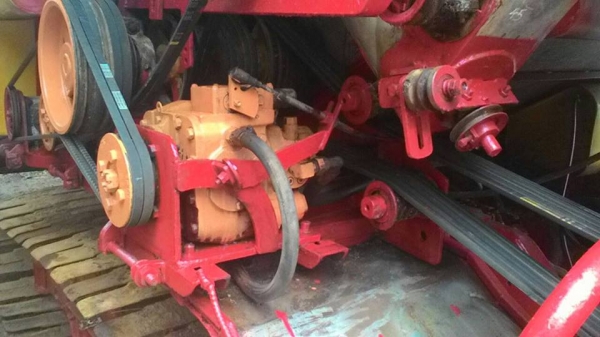 ขายรถเกี่ยวข้าว ศักดิ์พัฒนา บิ๊ก37 เครื่อง220แรง 6D17 สภาพพร้อมใช้งาน ดาวน์เริ่มต้นที่2แสน สนใจโทร 090-8588220คุณนะ 093-3258446คุณบิว หรือเข้าดูสินค้าอื่นๆได้ที่ www.truck.in.th/498 หรือเพจFacebook ณรงค์ ซื้อขายรถมือสอง (เว็บไซต์ส่วนตัว) หรือFacebook ตลาด