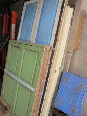 ขายบานประตู หน้าต่างไม้สักเก่าแท้สวยๆหนาๆ