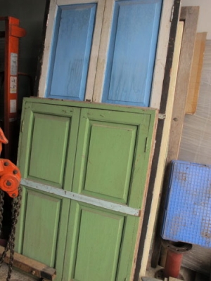 ขายบานประตู หน้าต่างไม้สักเก่าแท้สวยๆหนาๆ