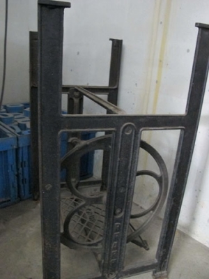 ขายขาจักรโบราณPFAFFจำนวน2ตัว