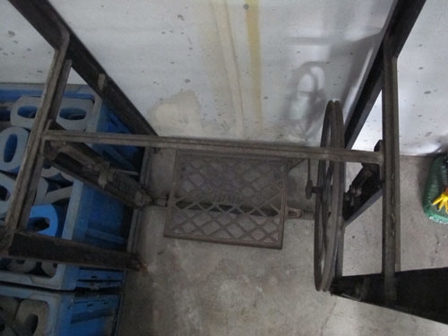 ขายขาจักรโบราณPFAFFจำนวน2ตัว