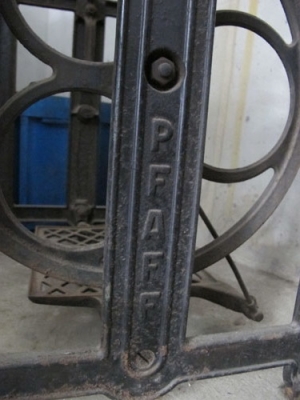 ขายขาจักรโบราณPFAFFจำนวน2ตัว