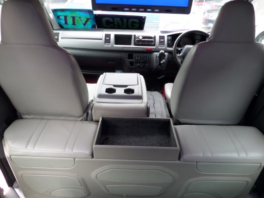 รถตู้หลังคาสูงแต่งเต็ม VIP แสงสีเสียงครบ ปี2005 สนใจโทร 097-107-8777