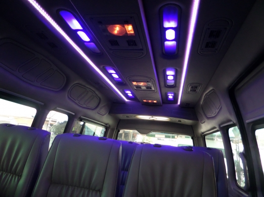 รถตู้หลังคาสูงแต่งเต็ม VIP แสงสีเสียงครบ ปี2005 สนใจโทร 097-107-8777