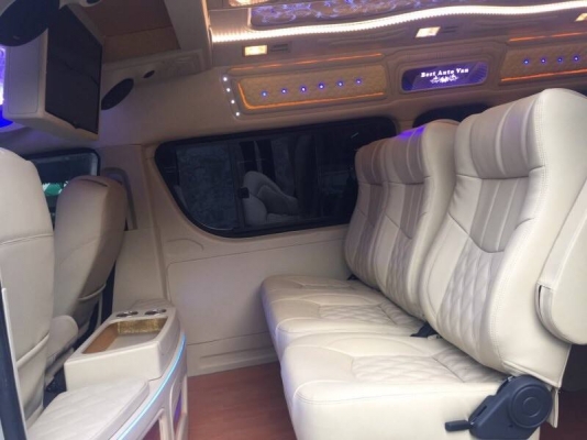 รถตู้ปี 2012 VIPทั้งคัน แสงสีเสียงครบ ปี2013 สนใจโทร 097-107-8777