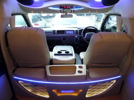 รถตู้ปี 2012 VIPทั้งคัน แสงสีเสียงครบ ปี2013 สนใจโทร 097-107-8777