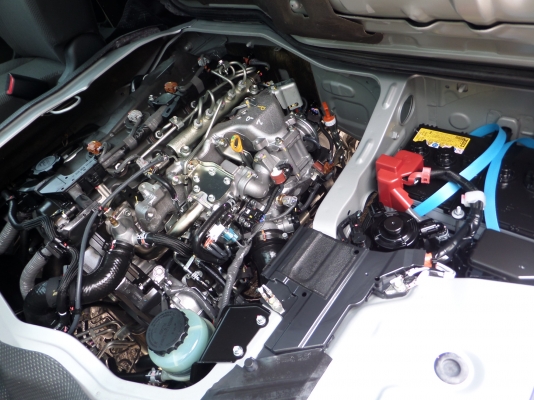 รถตู้ปี2014 เครื่อง3.0 เกียร์ออโต้ เดิมๆออกห้าง สวยไร้ตำหนิ สนใจโทร 097-107-8777