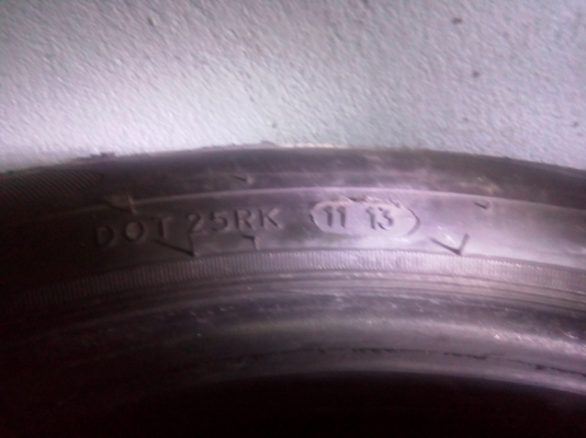 ขายยาง 195/50r15 ปี13 4เส้นราคา1600บาท ขายยาง 195/50r15 ปี13 4เส้นราคา1600บาท