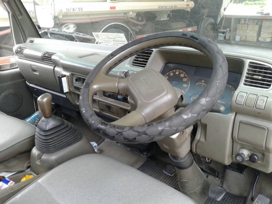 ขายหกล้อISUZU NPR 115แรงม้ารถน้ำมัน สภาพสวยพร้อมใช้งาน ยางดีหกเส้นทะเบียนเต็มเอกสารพร้อมโอน