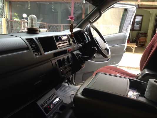 ต้องการขายรถตู้ Toyota commuter ปี2009 สีบรอนล์เงิน ขนาดเครื่องยนต์ ดีเซล 2.5 เกียร์ธรรมดา ราคา 625,000 บาท