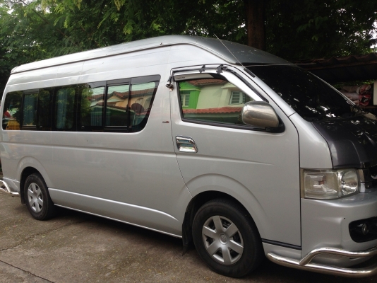 ต้องการขายรถตู้ Toyota commuter ปี2009 สีบรอนล์เงิน ขนาดเครื่องยนต์ ดีเซล 2.5 เกียร์ธรรมดา ราคา 625,000 บาท