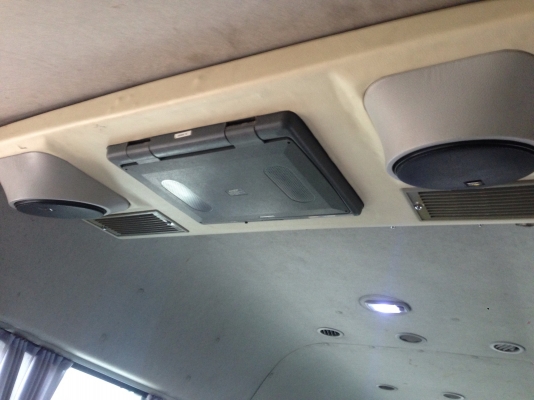 ต้องการขายรถตู้ Toyota commuter ปี2009 สีบรอนล์เงิน ขนาดเครื่องยนต์ ดีเซล 2.5 เกียร์ธรรมดา ราคา 625,000 บาท