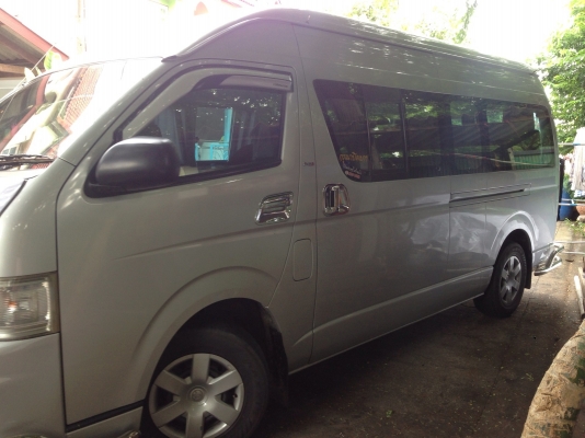 ต้องการขายรถตู้ Toyota commuter ปี2009 สีบรอนล์เงิน ขนาดเครื่องยนต์ ดีเซล 2.5 เกียร์ธรรมดา ราคา 625,000 บาท