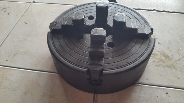 4 จับ แท่นกลึง 10 นิ้ว สภาพสวยๆ ฟันดี พร้อมใช้งาน 2,500