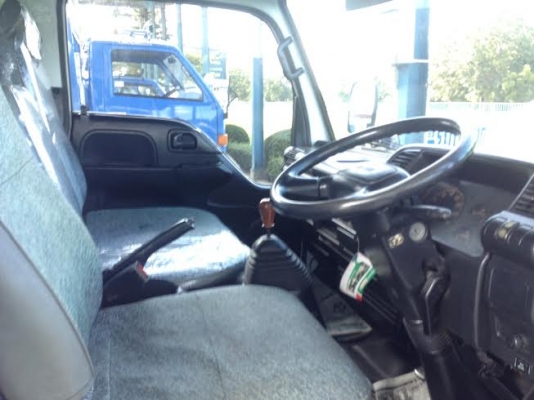 รถบรรทุก 4 ล้อ ทะเบียนไม่ติดเวลา กระบะพร้อมหลังคา ด้านข้างเปิดเป็นร้านขายของได้