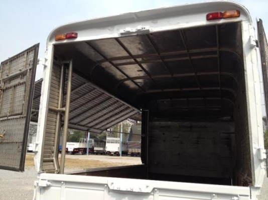 รถบรรทุก 4 ล้อ ทะเบียนไม่ติดเวลา กระบะพร้อมหลังคา ด้านข้างเปิดเป็นร้านขายของได้