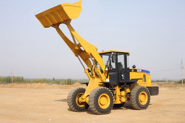 รถตักล้อยาง SEM รุ่น 639B เหมาะสำหรับงานเกษตรตัวจริงแข็งแรง ทนทาน ใช้งานและบำรุงรักษาง่าย สู้งานหนักแต่ราคาเบาๆ