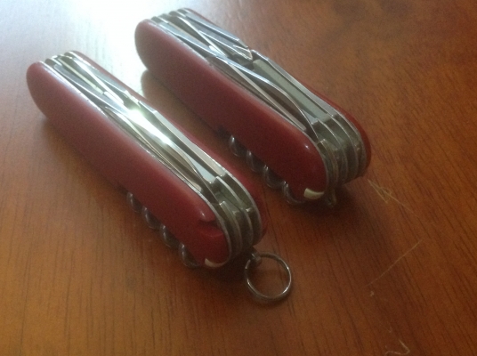 ขายมีดเอนกประสงค์ Vintage Victorinox ชุดใหญ่ เล่มล่ะ