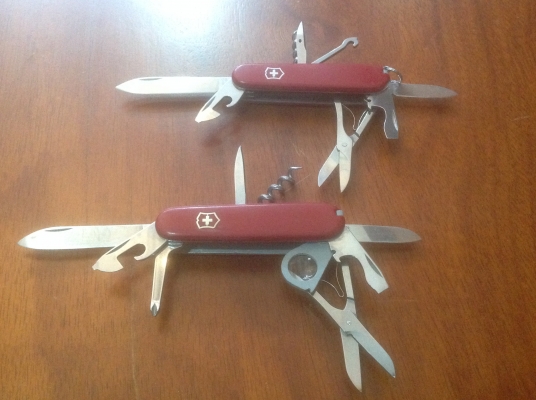 ขายมีดเอนกประสงค์ Vintage Victorinox ชุดใหญ่ เล่มล่ะ