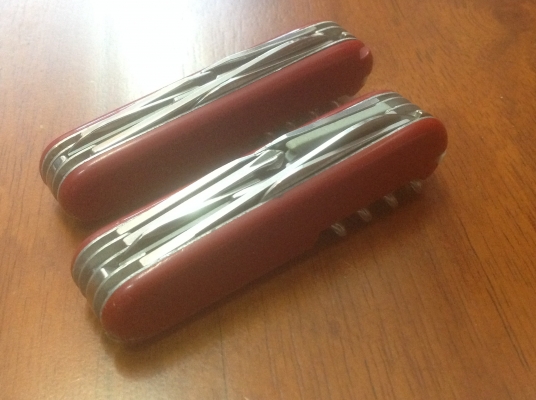 ขายมีดเอนกประสงค์ Vintage Victorinox ชุดใหญ่ เล่มล่ะ