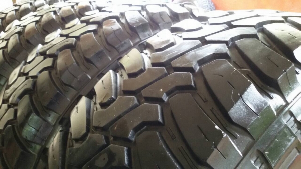 ยาง mud thundrer 285/75/16 ปี 12