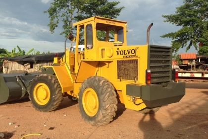 รถตัก VOVO 4300 ตัก 2 คิว