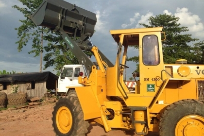 รถตัก VOVO 4300 ตัก 2 คิว