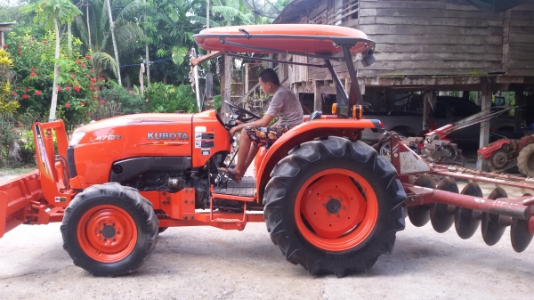 คูโบต้าL4708สวยขายใน ราคา395000บาท พร้อมใช้งานสนใจโทร0813655997อำพร พาเจริญมีไบมีกหน้าและผาน6หลัง ไมร์1290ช.ม. คูโบต้าL4708สวยขายใน ราคา395000บาท พร้อมใช้งานสนใจโทร0813655997อำพร พาเจริญมีไบมีกหน้าและผาน6หลัง ไมร์1290ช.ม.