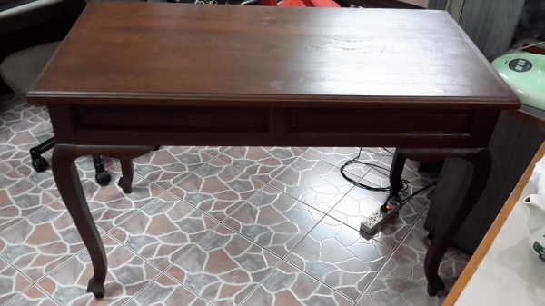 โต๊ะทำงานหรือตั้งโชว์ไม้สักทอง