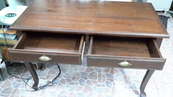 โต๊ะทำงานหรือตั้งโชว์ไม้สักทอง