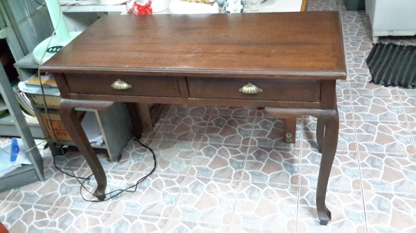 โต๊ะทำงานหรือตั้งโชว์ไม้สักทอง