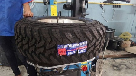 ยาง DELIUM KU-253 265/75R16 เส้นละ 4,000 บาท