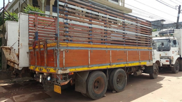 ขาย 10 ล้อ เพลาเดียว HINO KT925 ติดแก๊ส NGV 8 ถัง คัสซีสวย เครื่อง EH700 168 แรงม้า ทะเบียนพร้อมโอน ขาย 10 ล้อ เพลาเดียว HINO KT925 ติดแก๊ส NGV 8 ถัง คัสซีสวย เครื่อง EH700 168 แรงม้า ทะเบียนพร้อมโอน