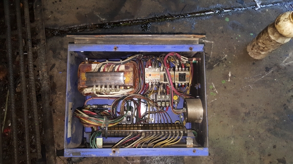 กล่องแปลงไฟ