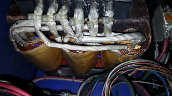 กล่องแปลงไฟ