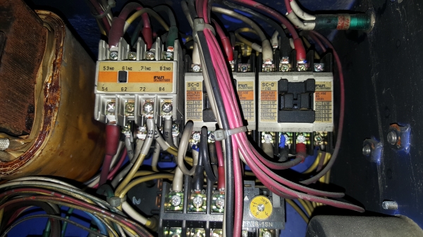 กล่องแปลงไฟ