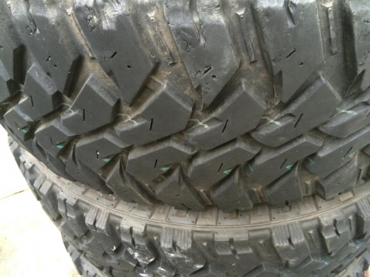 ขายยาง ขอบ 20 นิ้ว 2ชุด 33" และ35" หล่อๆครับ ขายยาง ขอบ 20 นิ้ว 2ชุด 33" และ35" หล่อๆครับ