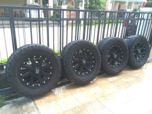 ขายยาง ขอบ 20 นิ้ว 2ชุด 33" และ35" หล่อๆครับ ขายยาง ขอบ 20 นิ้ว 2ชุด 33" และ35" หล่อๆครับ