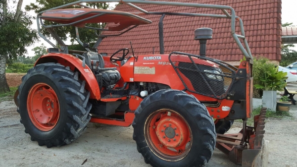 รถไถ KUBOTA M9540  2 เพลา.   สนใจติดต่อ  081 - 6079515