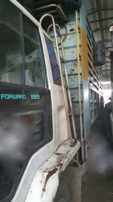 รถอีซูซุ 10 ล้อ หลังถนน FVM 175 แรงม้า.  ปี 38.    สนใจติดต่อ  081 - 6079515