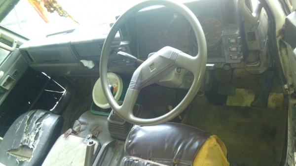 รถอีซูซุ 10 ล้อ หลังถนน FVM 175 แรงม้า.  ปี 38.    สนใจติดต่อ  081 - 6079515