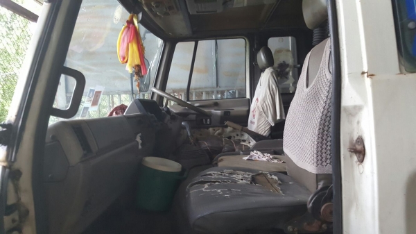 รถอีซูซุ 10 ล้อ หลังถนน FVM 175 แรงม้า.  ปี 38.    สนใจติดต่อ  081 - 6079515