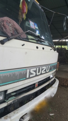 รถอีซูซุ 10 ล้อ หลังถนน FVM 175 แรงม้า.  ปี 38.    สนใจติดต่อ  081 - 6079515