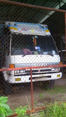 รถอีซูซุ 10 ล้อ หลังถนน FVM 175 แรงม้า.  ปี 38.    สนใจติดต่อ  081 - 6079515